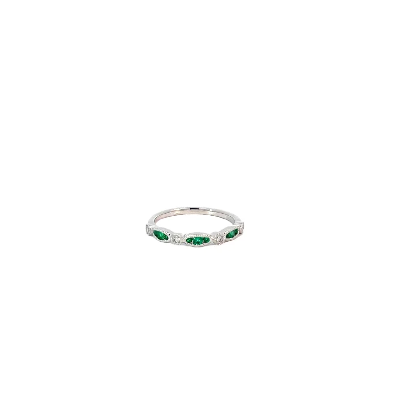 18 Karat White Gold Diamond Emerald Ring