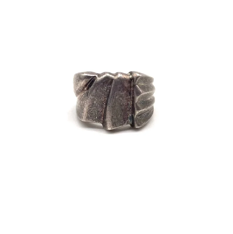 Flash Jewelry Sale – Get Stunning Pieces At Low Prices Modern Oxidized Abstract Curved Ring Flash Jewelry Sale – Get Stunning Pieces At Low Prices Modern Oxidized Abstract Curved Ring