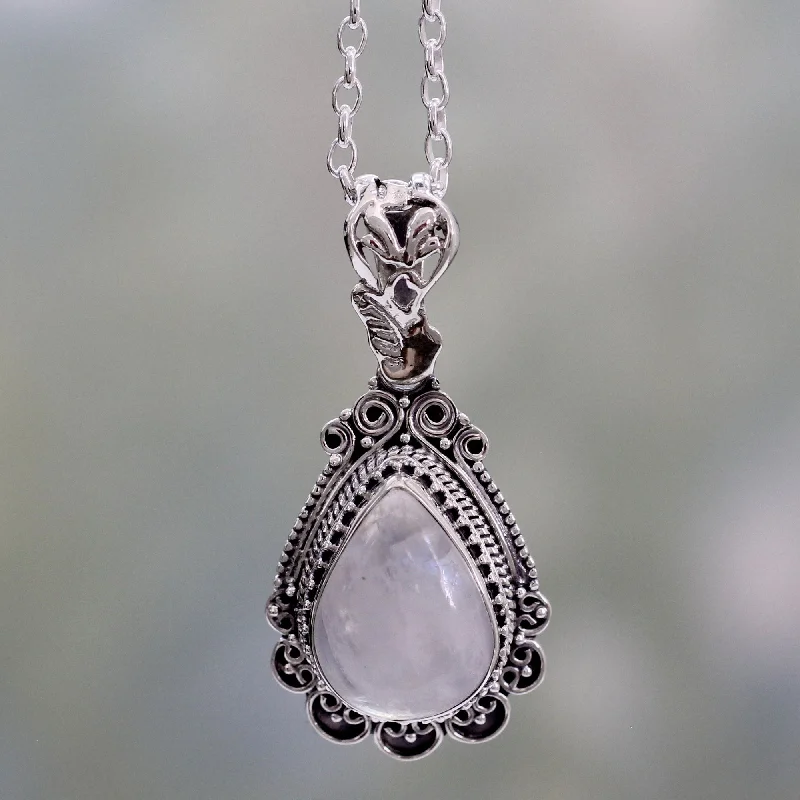 Seasonal Jewelry Deals – Elevate Your Style Moonlight Glamour Moonstone Pendant Necklace Seasonal Jewelry Deals – Elevate Your Style Moonlight Glamour Moonstone Pendant Necklace