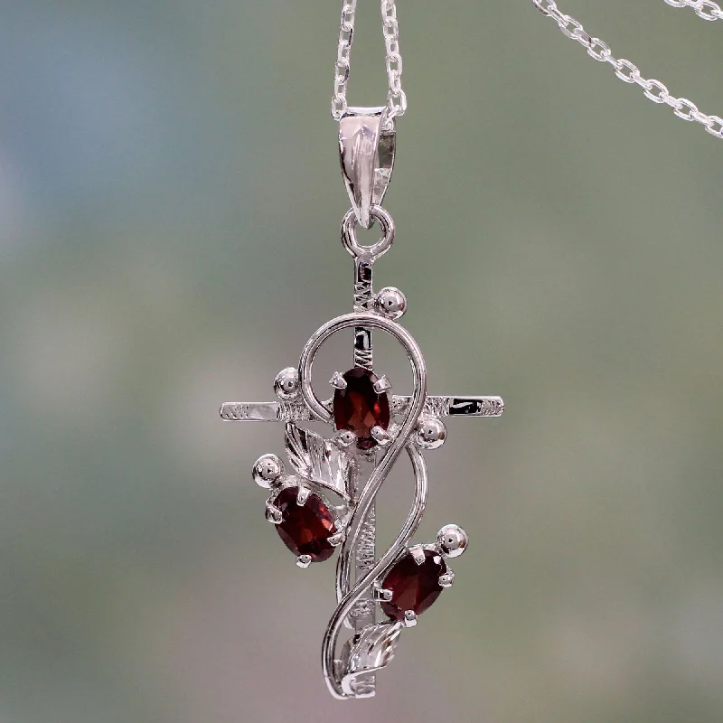 Exclusive Online Discounts On Stylish Jewelry Sacred Trinity Cross Pendant Necklace