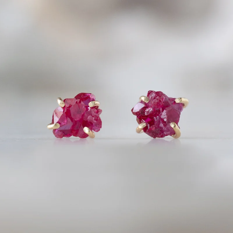 Grab Your Favorite Jewelry At The Lowest Prices The Raw Garnet Gemstone Stud Earrings | 14K Yellow Gold Grab Your Favorite Jewelry At The Lowest Prices The Raw Garnet Gemstone Stud Earrings | 14K Yellow Gold