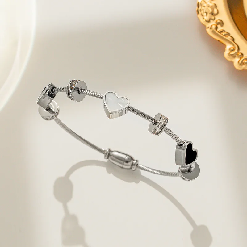 Last Chance To Shop High-End Jewelry At Markdown Prices Heart Shaped Openable Silver Bracelet JLTB0566