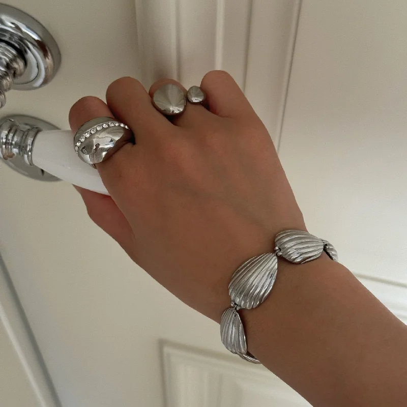 Discover Unique Jewelry With Special Limited-Time Offers Just Lil Things Artificial Silver Bracelets jltb0489