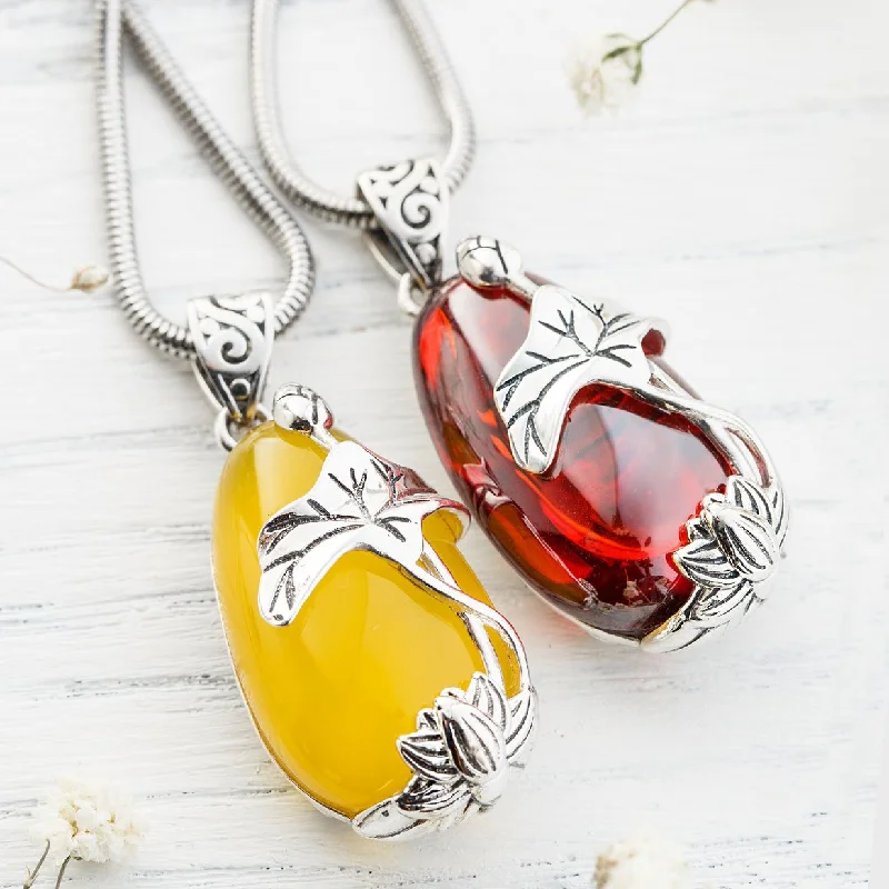 Timeless Elegance At Unbelievable Discounts Silver Lotus Necklace