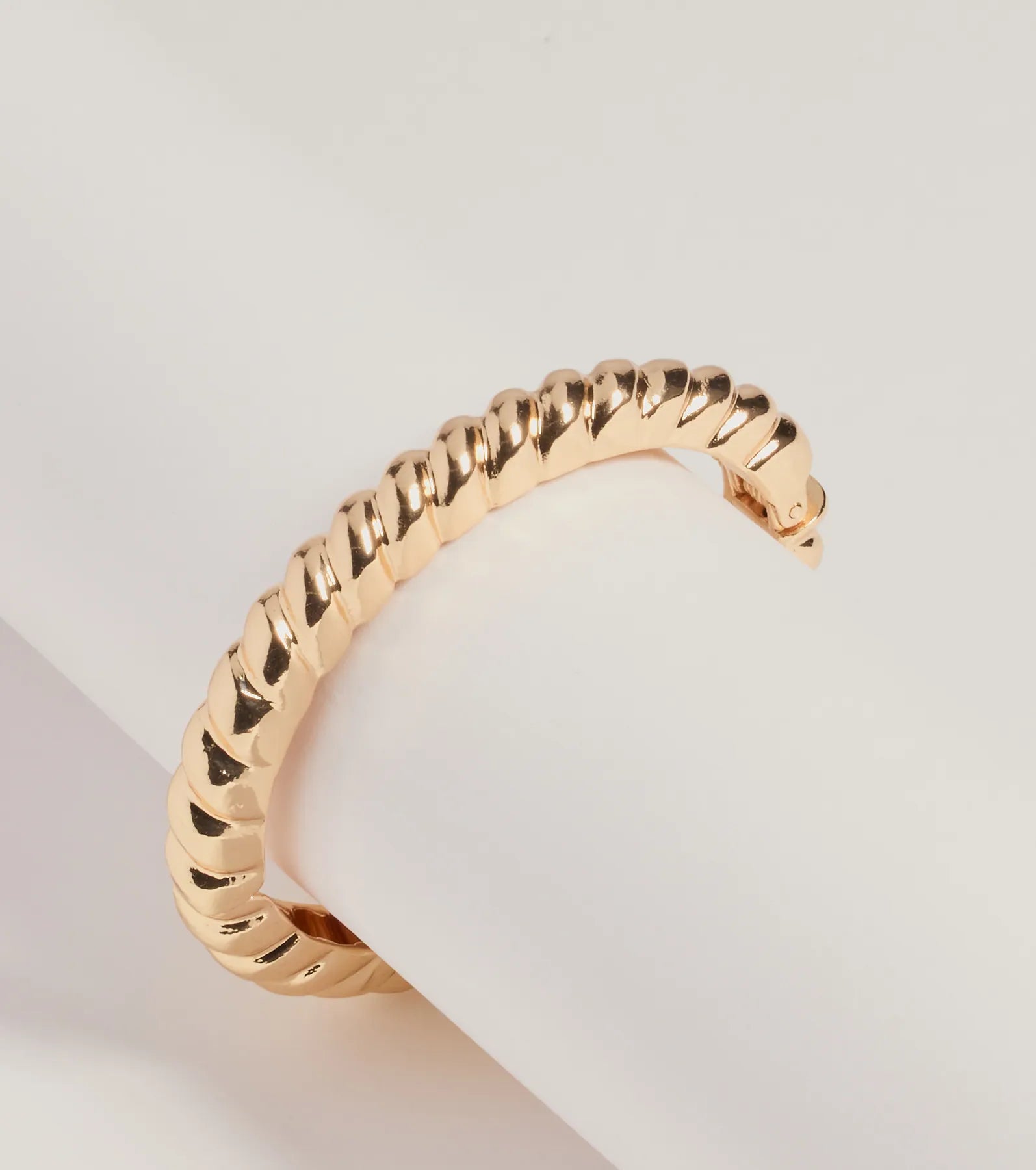 Limited-Time Jewelry Sale – Don't Miss These Deals Sleek Glamour Clasp Bangle Bracelet Limited-Time Jewelry Sale – Don't Miss These Deals Sleek Glamour Clasp Bangle Bracelet